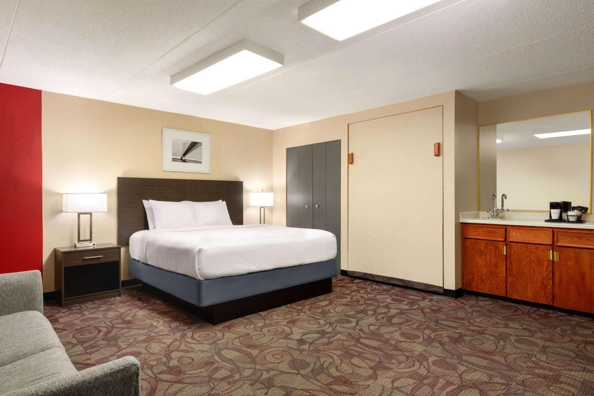 Ramada By Wyndham Alpena Hotel Exterior foto